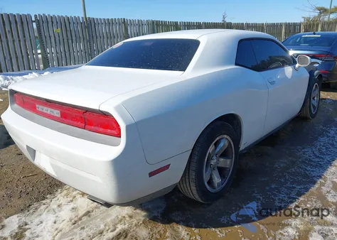 2013 Dodge Challenger Sxt z USA, uszkodzony, nr VIN 2C3CDYAG2DH693820